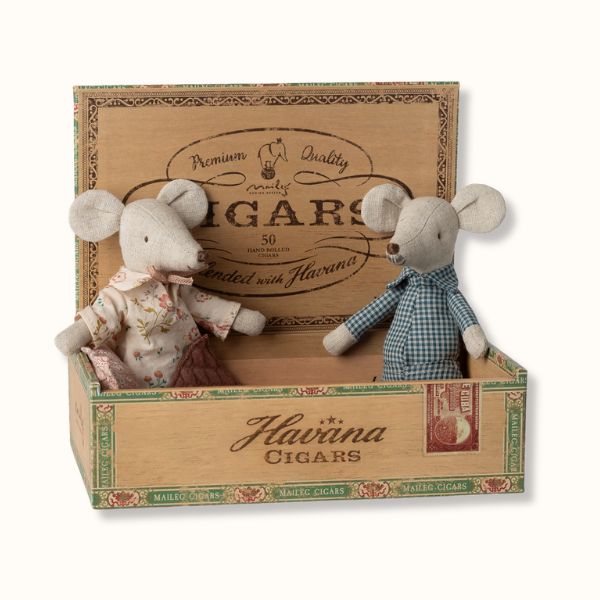 Maileg Grandma & Grandpa In Cigarbox